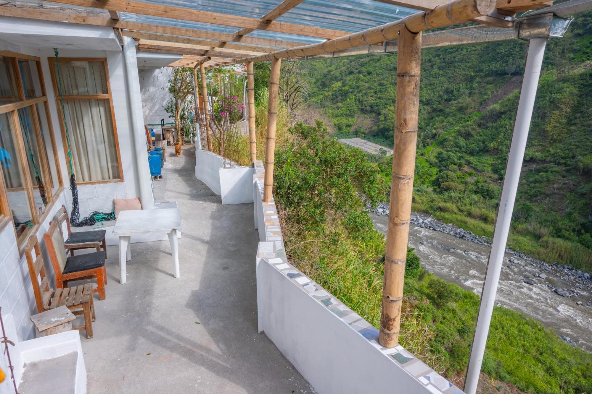 Backpackers-Balcones-River-Lodge 巴尼奥斯 外观 照片